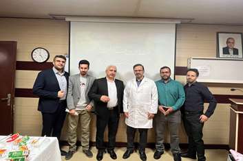 تجلیل و تکریم از امین اموال بیمارستان