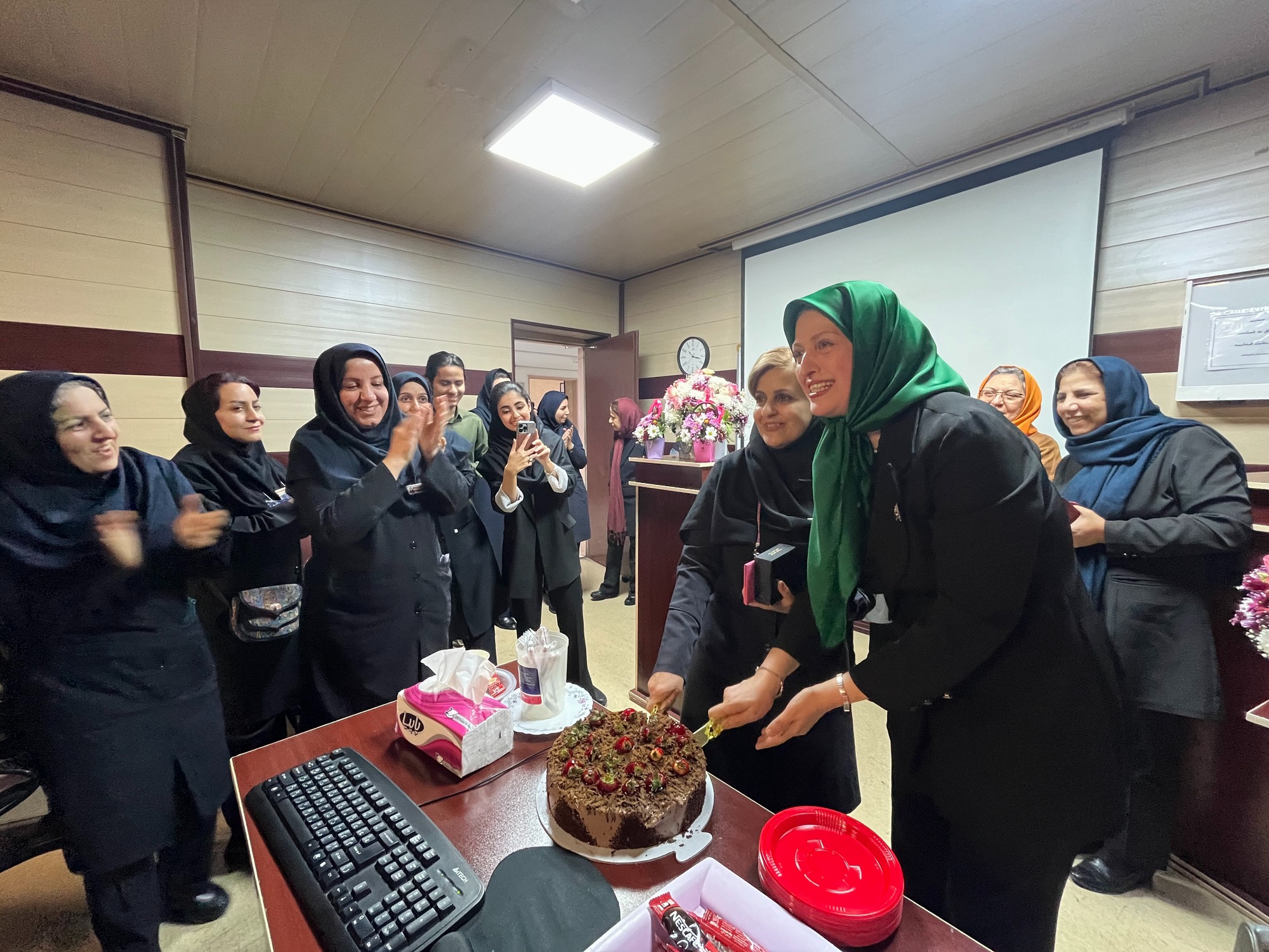 مراسم تجلیل و جشن بازنشستگی همکاران مرکز 